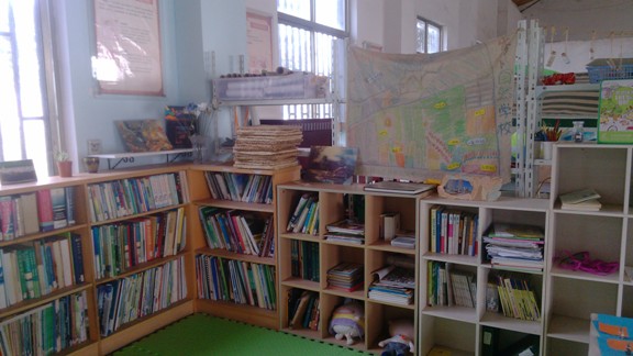 绿洲在岑卜村的图书角.jpg