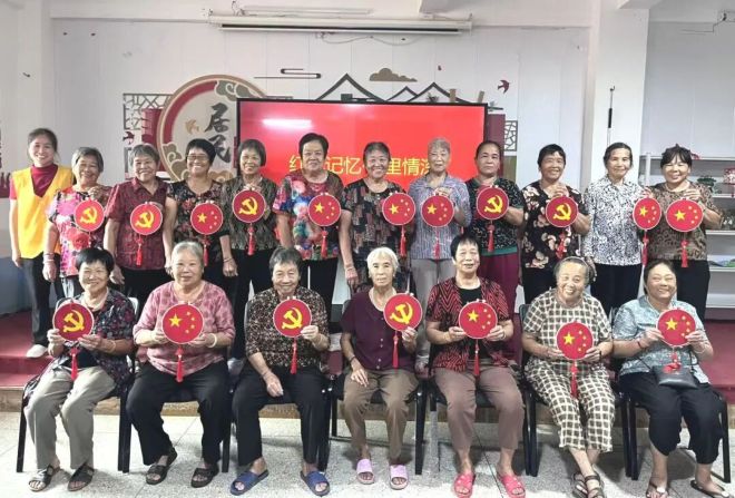 喜迎祖国76年华诞，“乐居村社”老人送祝福